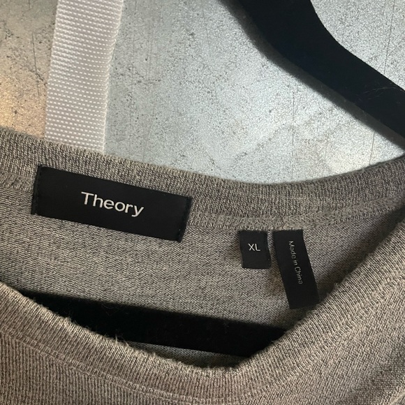 Grey long-sleeve knit Theory shirt XL - Picture 2 of 2